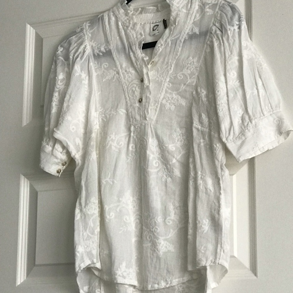 Akemi + Kin (Anthro) white embroidered top.
